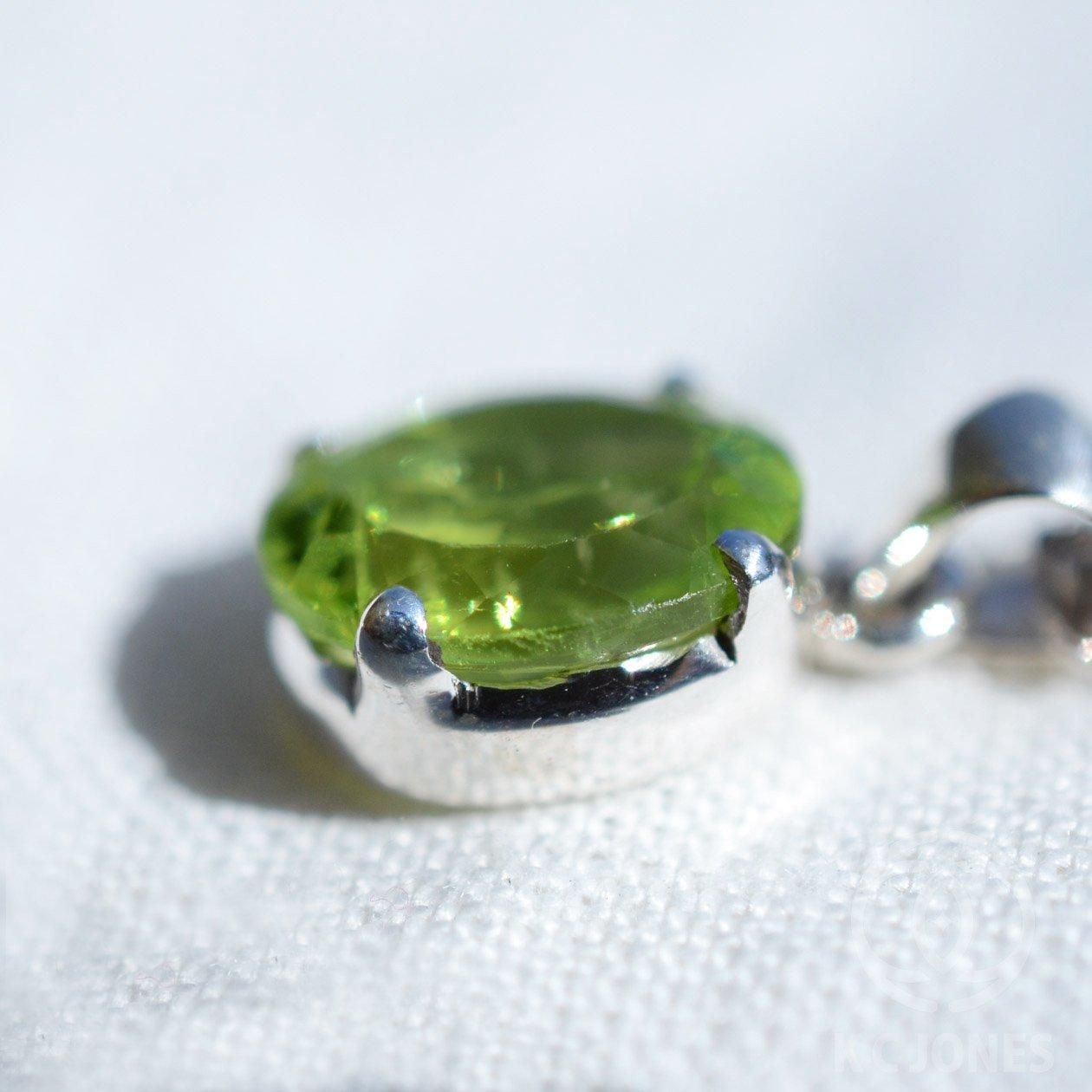 ペリドットのペンダントトップ | KC Jones Crystal Shop ペリドットのペンダントトップ | KC Jones Crystal Shop