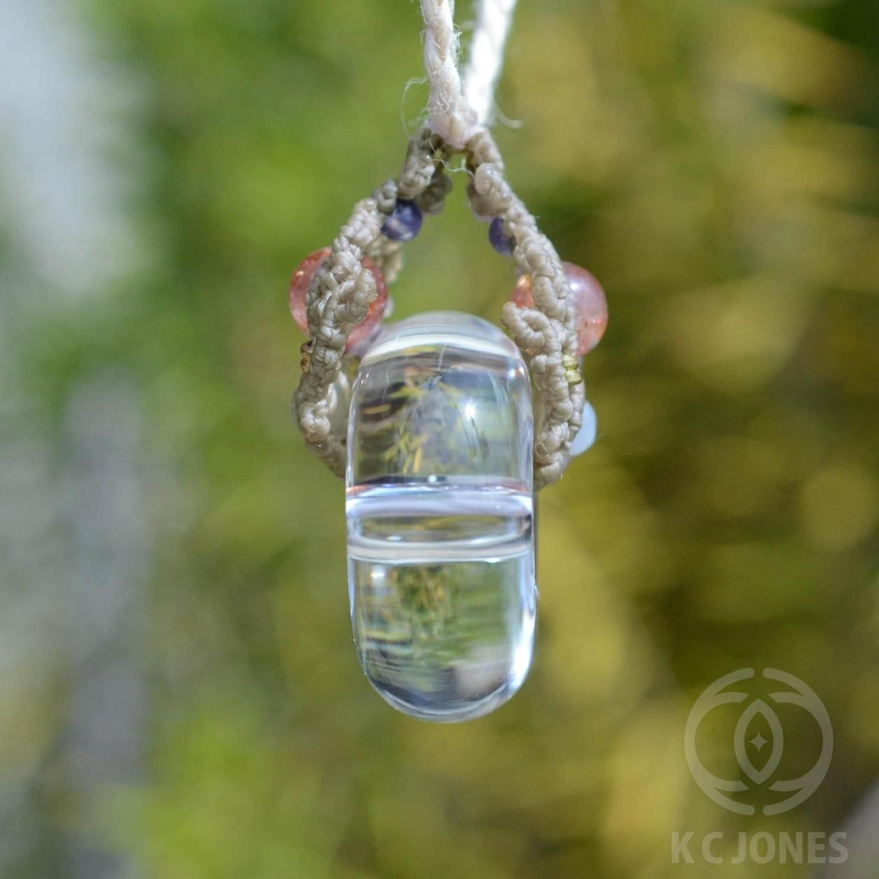 水晶　クリアクォーツ　宝珠　右らせん　41.5㎜ クリアクォーツ トーラス右らせん マクラメ編みペンダント -KC