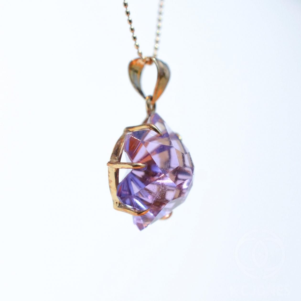 ⭐︎希少価値⭐︎虹も見える♪花満開のアメジスト⭐︎ アメシスト 六弁の花 ペンダント | 18K - フラワーオブライフ