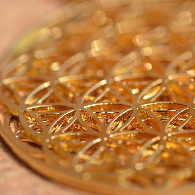 ☆新品　シュンガイト ピラミッド 7cm フラワーオブライフ ☆新品 シュンガイト ピラミッド 7cm フラワーオブライフ