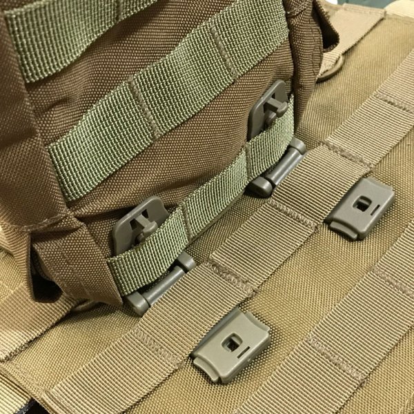 プラスティック MOLLE モールウエビング 結合コネクター アダプター ジョイントパーツ 4個入り 連結 ストラップ バックル クリップ -  トイホビーショップ ミミー サバイバルゲーム用品・エアガンパーツ・電動ガン・ガスガン・エアガンの通販WEBショップ