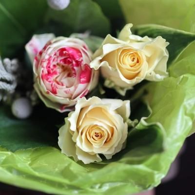 しあわせの黄色い薔薇「輝」24本・特別なギフト 楽天市場】バラ40本の花束 色が選べる レッド イエロー ピンク