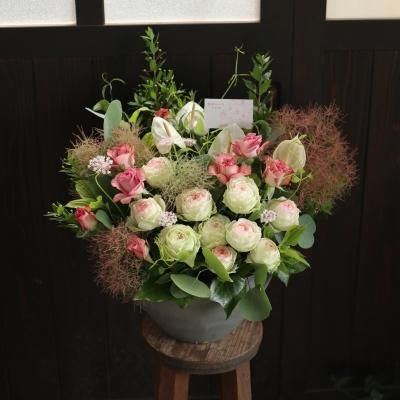 幸せのバラアレンジメントギフト 店長おまかせ 紅白のアレンジメント 幸せ波動バラの花束通販ショップ ベルローズ 幸せのバラアレンジメントギフト 店長おまかせ 紅白のアレンジメント 幸せ波動バラの花束通販ショップ ベルローズ