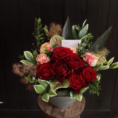 フラワーアレンジメント 薔薇の香りに誘われて 花キューピット ピンクのバラ中心のかわいいフラワー