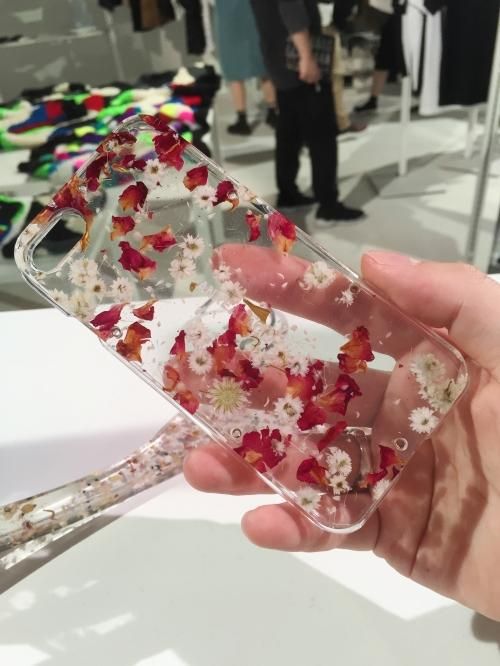 Anrealage アンリアレイジ Acrylic Flower Case Iphone Xs X 8 7 19ss アクリルフラワー アイフォンケース ローズmix Anrealage アンリアレイジ Acrylic Flower Case Iphone Xs X 8 7 19ss アクリルフラワー アイフォンケース ローズmix
