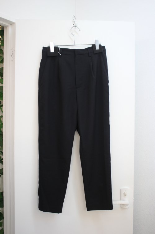 Dulcamara [ドゥルカマラ] よそいきスリムテーパードパンツ ＜YOSOIKI SLACKS 2020SS＞ D120-P126-P ブラック