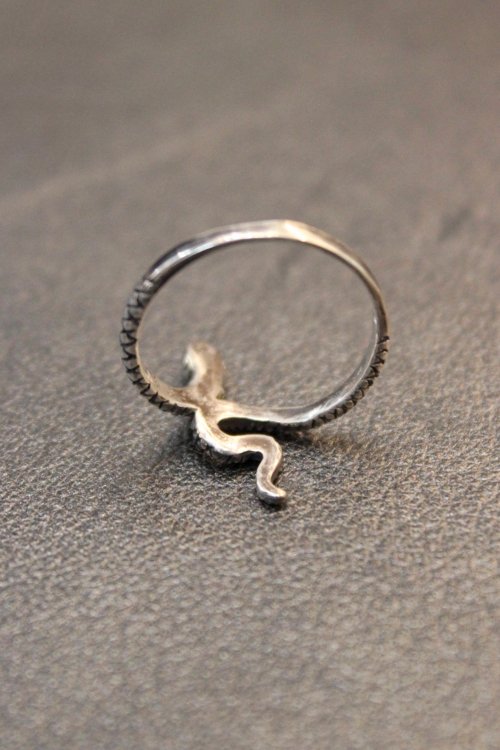 gunda [ガンダ] SNAKE CROSS RING ＜スネーククロスリング＞ シルバー