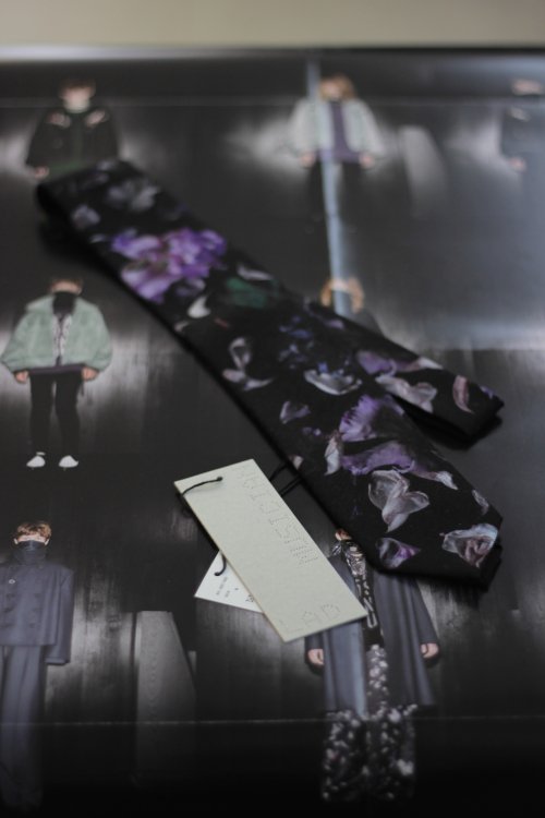 LAD MUSICIAN [ラッドミュージシャン] WOOL GABARDINE FLOWER TIE