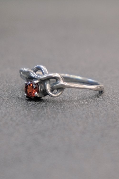 gunda [ガンダ] garnet stealth ring ＜ガーネットステルスリング＞ シルバー×レッド