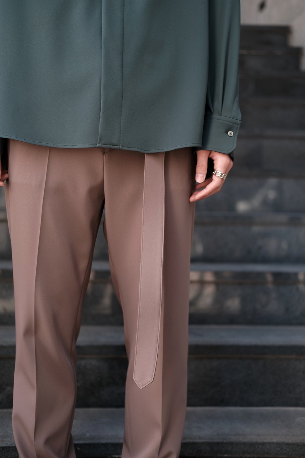 CULLNI [クルニ] Double Satin ZIP Hem Center Press Pants ＜ダブル