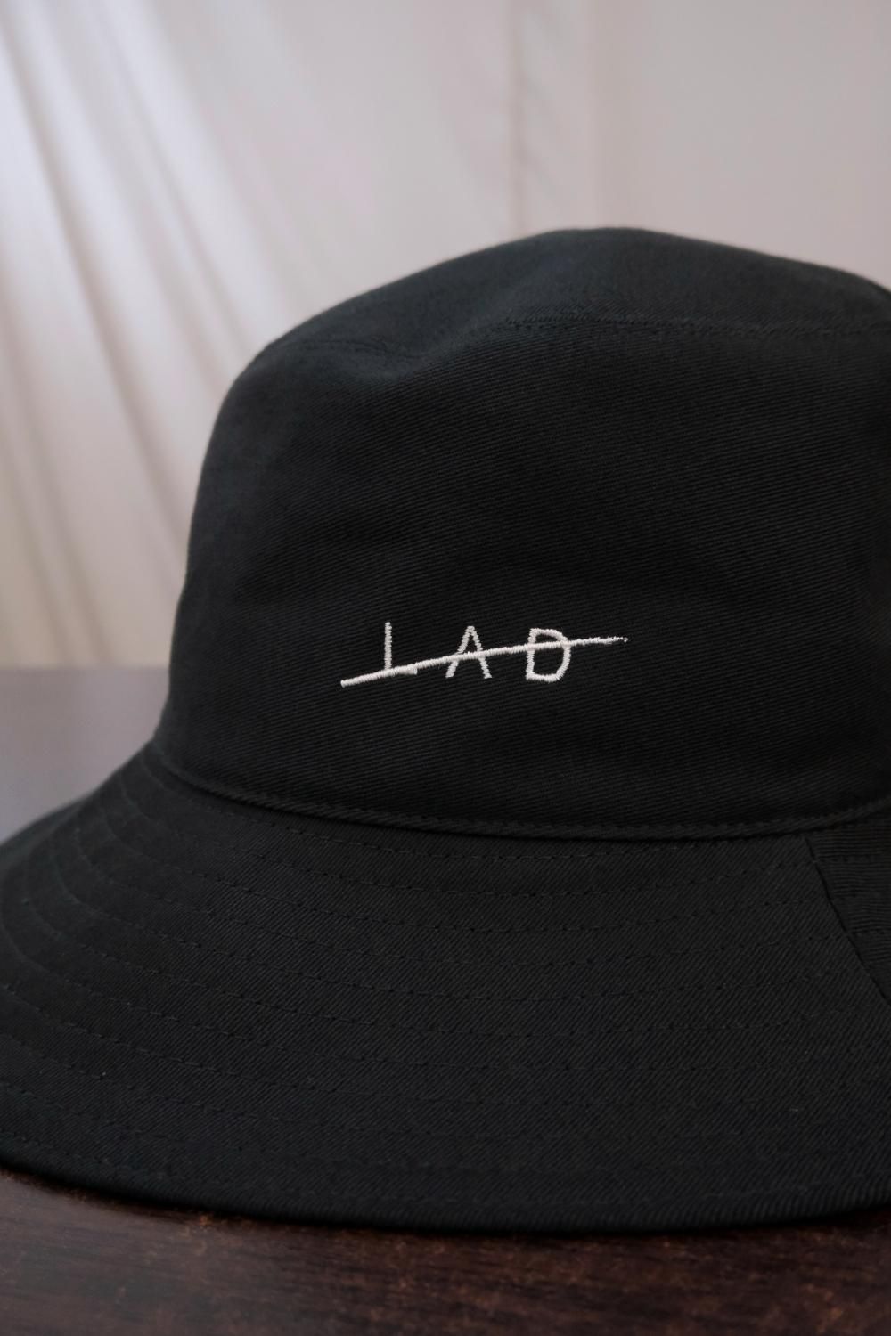 おしゃれ】 MUSICIAN 【美品】LAD DIFFERENT 黒 HAT BACKET ハット 