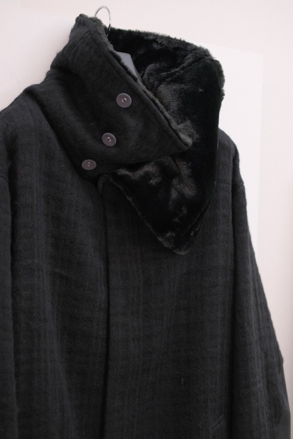 STOF [ストフ] High Neck Street Coat ＜スタンドカラーロングコート＞ SF23AW-10 2023秋冬  ブラック（シャギーチェック）