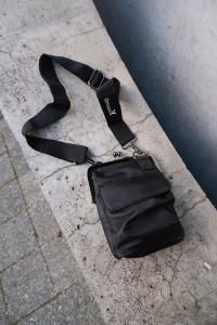 23ss グラウンドワイ ヨウジヤマモト GroundY SHOULDER BAG WITH CLASP CLOSURE ショルダー クロスボディ  バッグ 鞄 ポシェット ロゴ がま口 GA-A13-958-1-02 黒 ブラック メンズ レディース - メルカリ