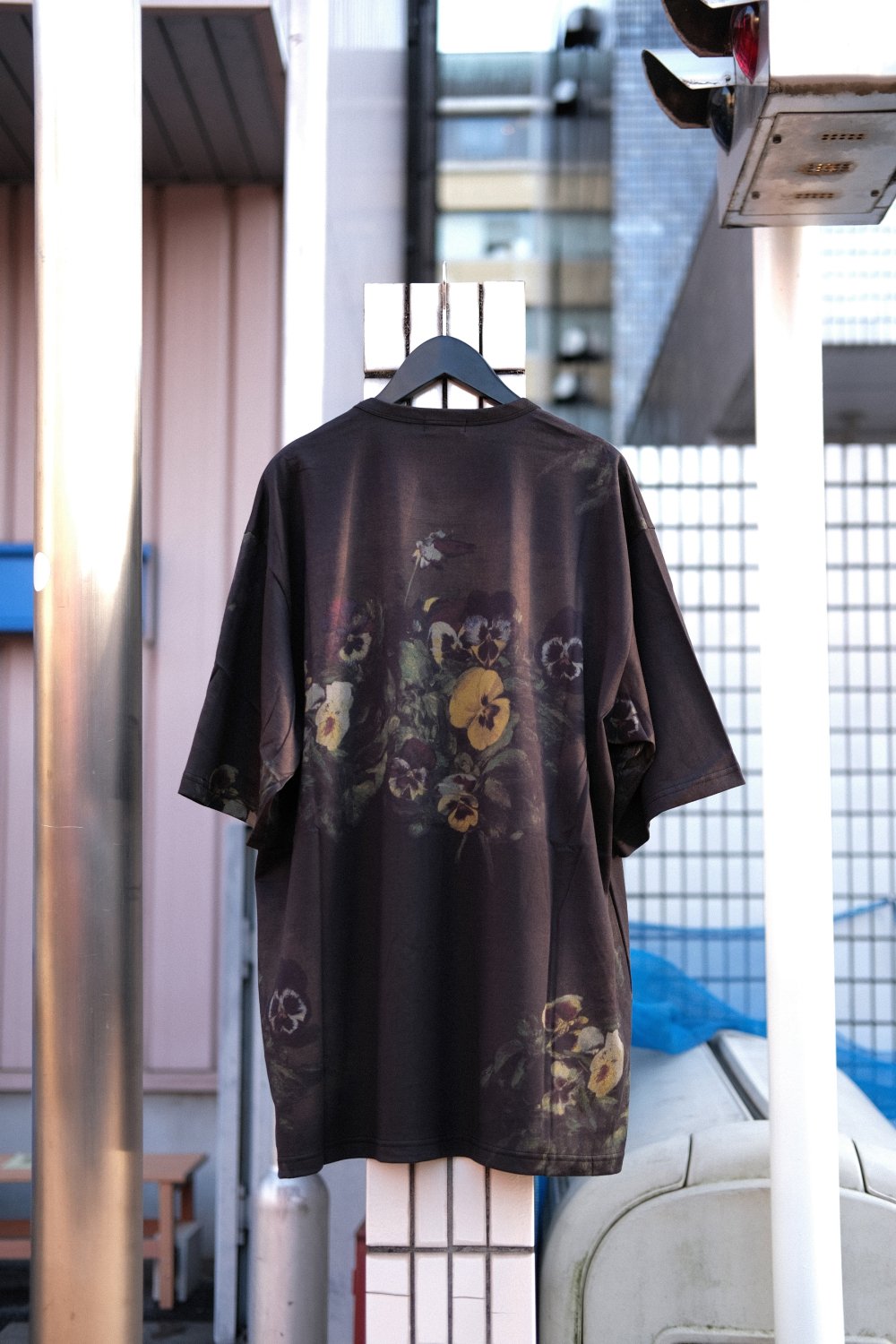 LAD MUSICIAN [ラッドミュージシャン] T-CLOTH SUPER BIG FLOWER T-SHIRT ＜スーパービッグフラワーTシャツ/花柄/パンジー＞  2124-712 2024SS ダークブラック