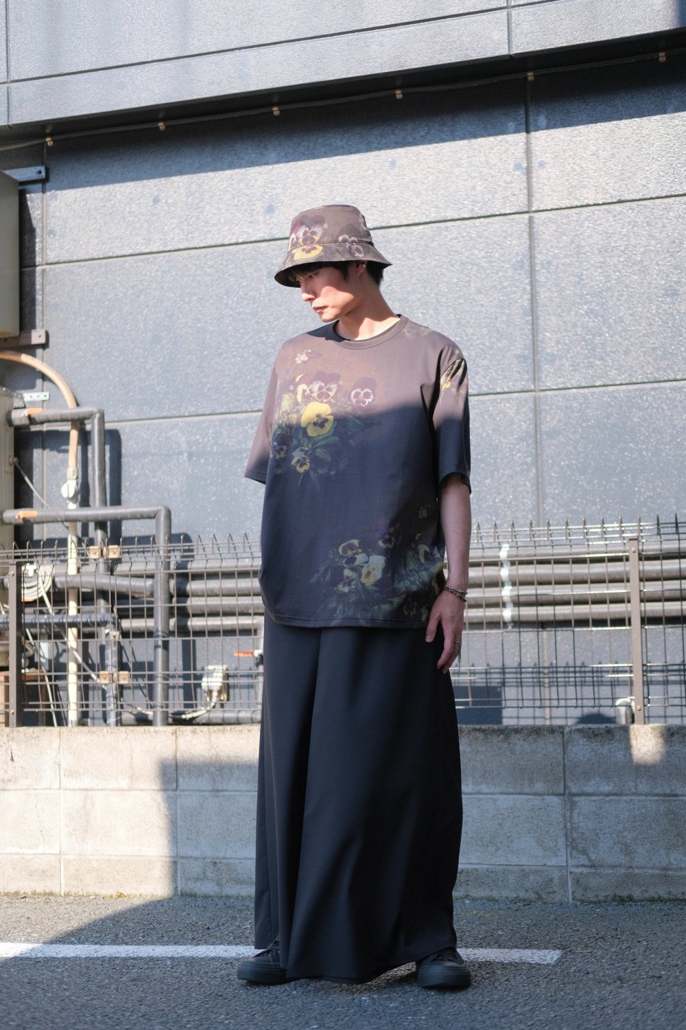 LAD MUSICIAN [ラッドミュージシャン] T-CLOTH SUPER BIG FLOWER T-SHIRT ＜スーパービッグフラワーTシャツ/花柄/パンジー＞  2124-712 2024SS ダークブラック