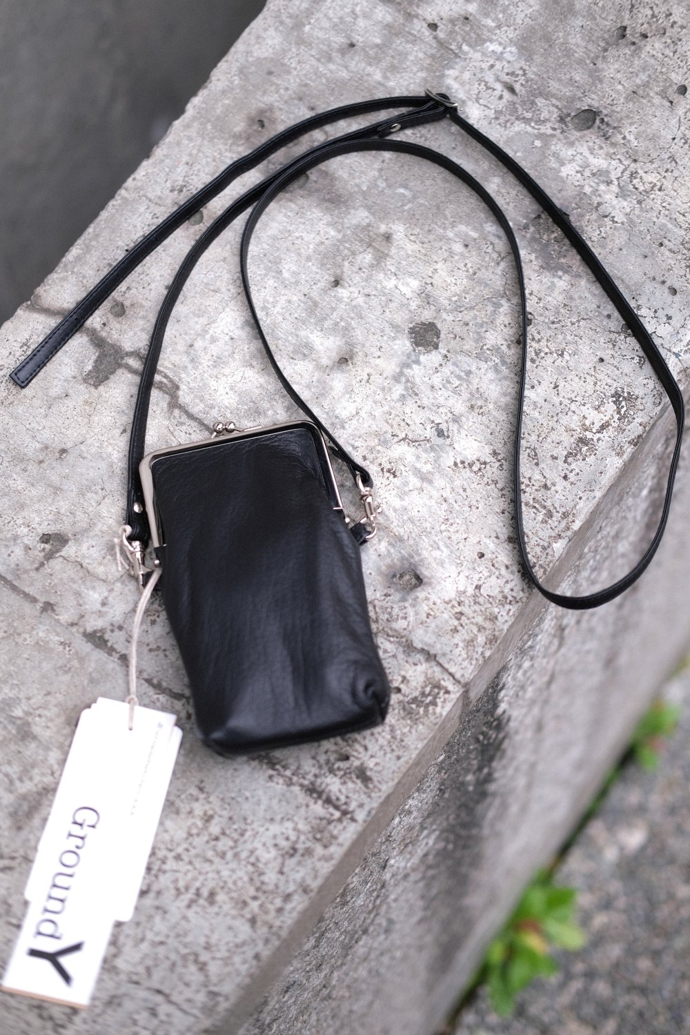 Ground Y Cow Leather Clasp Shoulder Bag | スマホケース | ブラック -  群馬県高崎市セレクトショップray(レイ)の通販サイトraystore(レイストア) | LAD ...