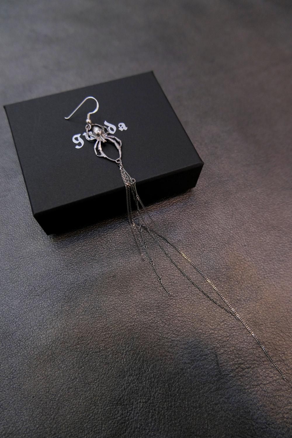 gunda [ガンダ] NOTE PIERCE＜スパイダーピアス＞ SILVER