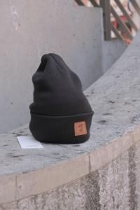 <img class='new_mark_img1' src='https://img.shop-pro.jp/img/new/icons2.gif' style='border:none;display:inline;margin:0px;padding:0px;width:auto;' />JieDa  LEATHER PATCH KNIT CAP 쥶ѥå˥åȥå Jie-25W-GD16 2025AW BLACK