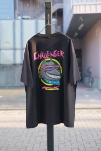 <img class='new_mark_img1' src='https://img.shop-pro.jp/img/new/icons2.gif' style='border:none;display:inline;margin:0px;padding:0px;width:auto;' />CHALLENGER 󥸥㡼 NEON WOLF TEE ͥ󥦥T CLG-TS 025-026 2025AW BLACK