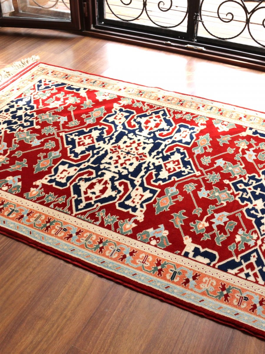 オスマン帝国全盛期に世界を魅了したウシャク絨毯