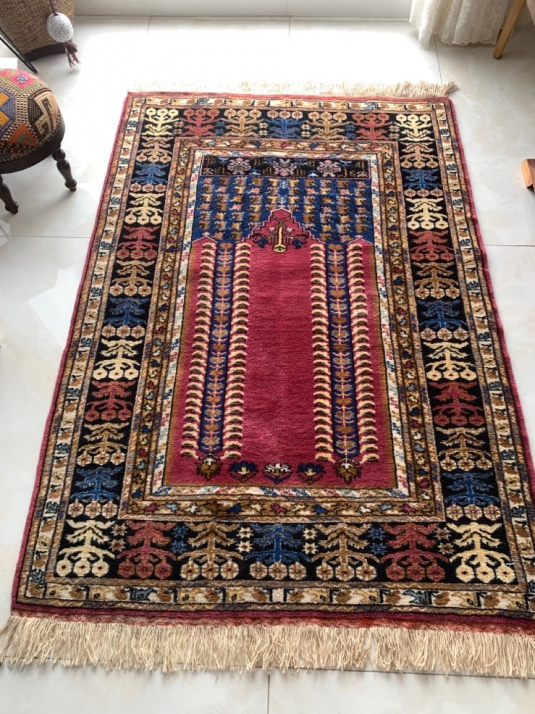 トルコ絨毯の歴史の中でも有名なクラの絨毯です
