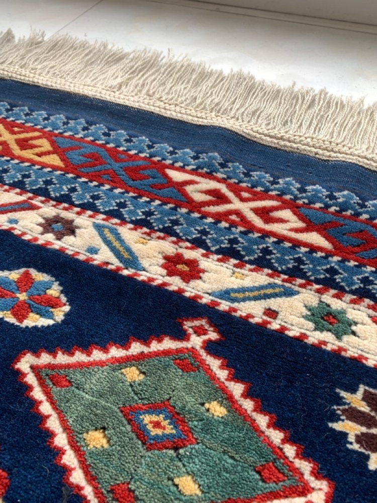 草木染めの素晴らしいトルコ絨毯