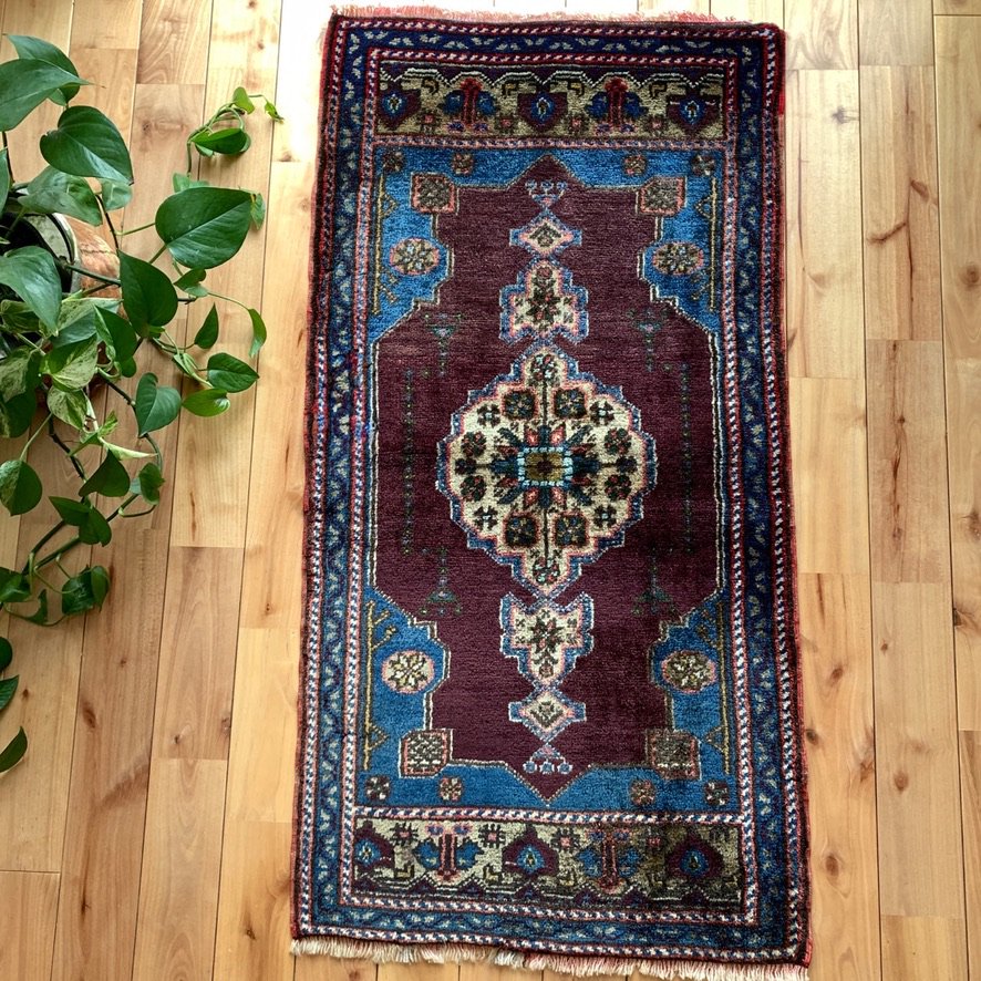 お洒落なインテリアにトルコのセミアンティーク絨毯