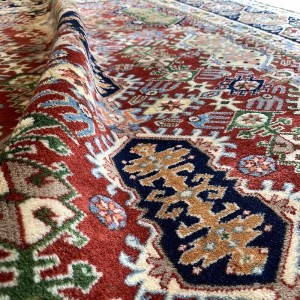 草木染めの素晴らしいトルコ絨毯