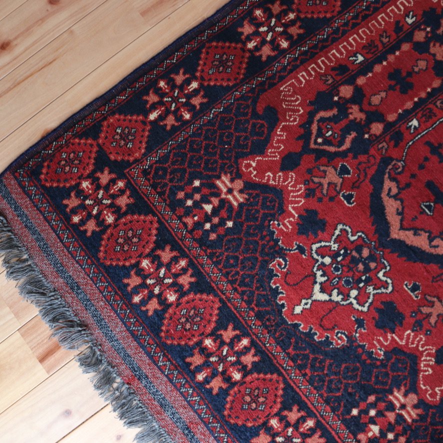 美しいアフガンの手織り絨毯、一生に一枚の素晴らしいクォリティです