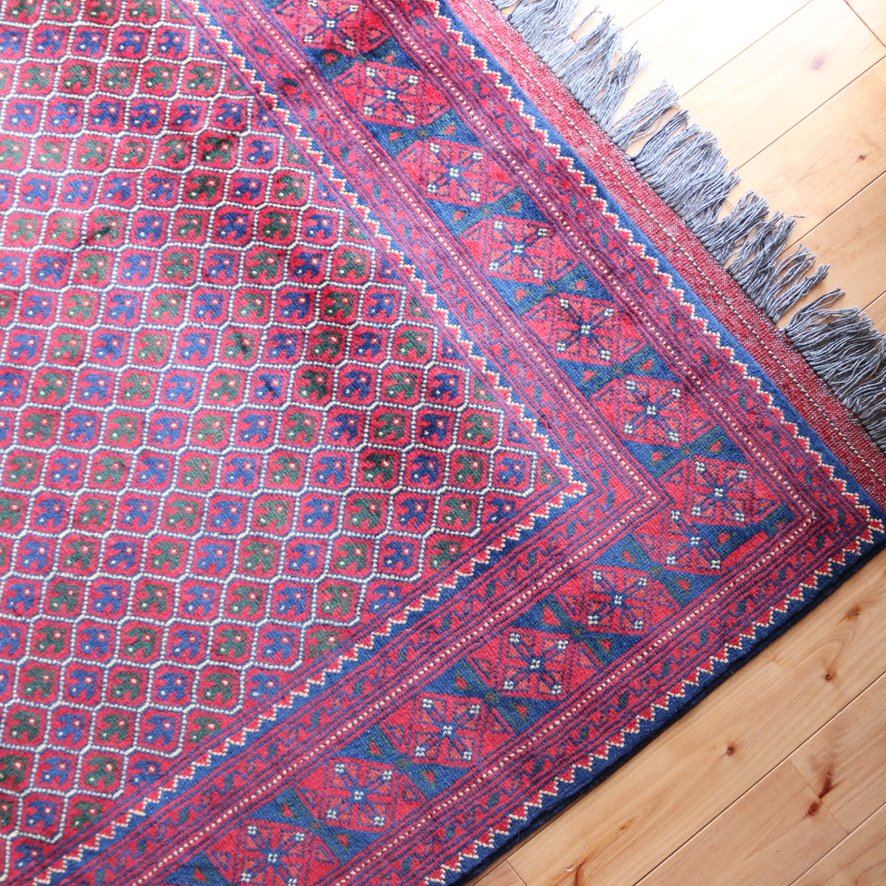 素晴らしいアフガン絨毯