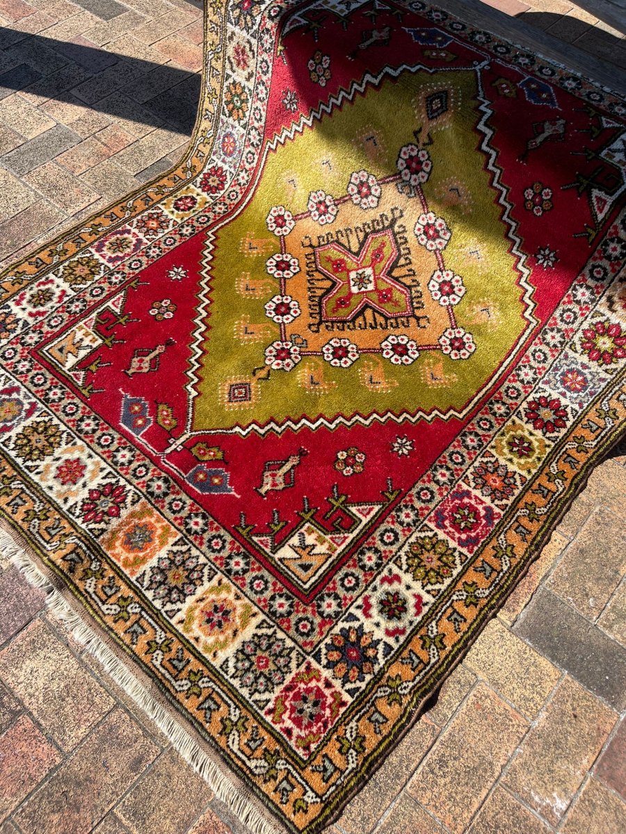 素敵なトルコの村絨毯