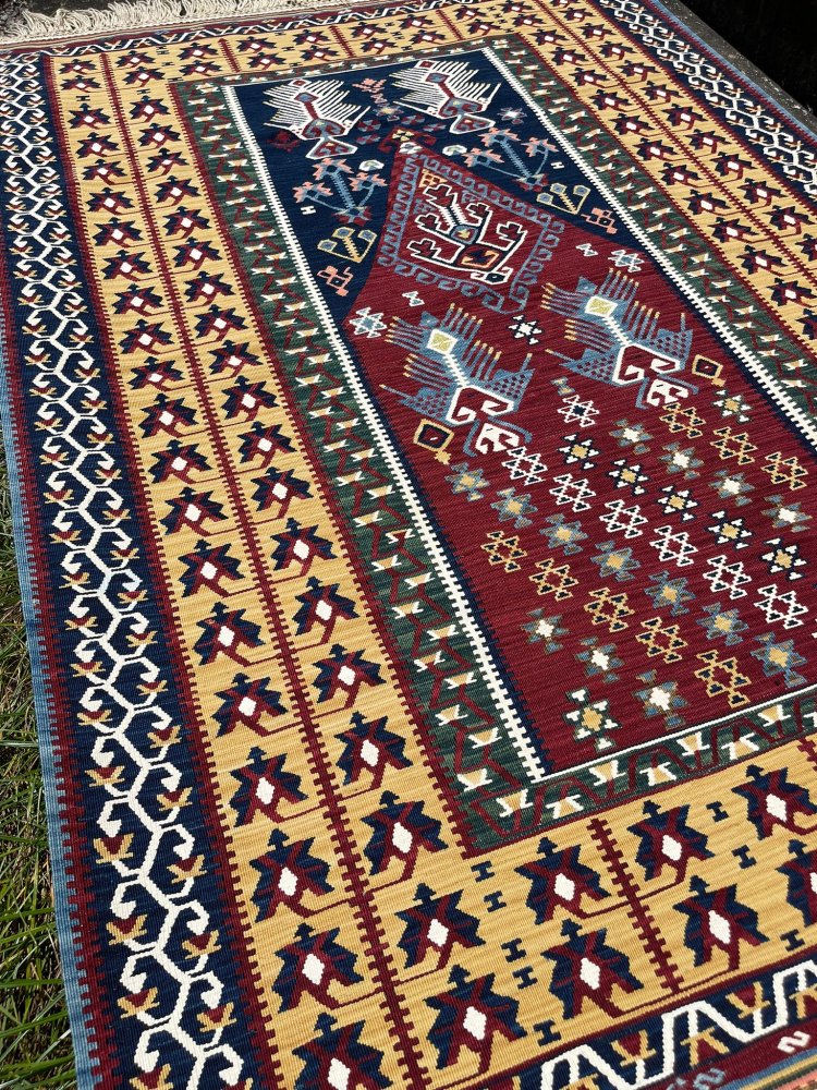 コレクション 緻密な織りのキリム 老舗工房による天然染料 186x130