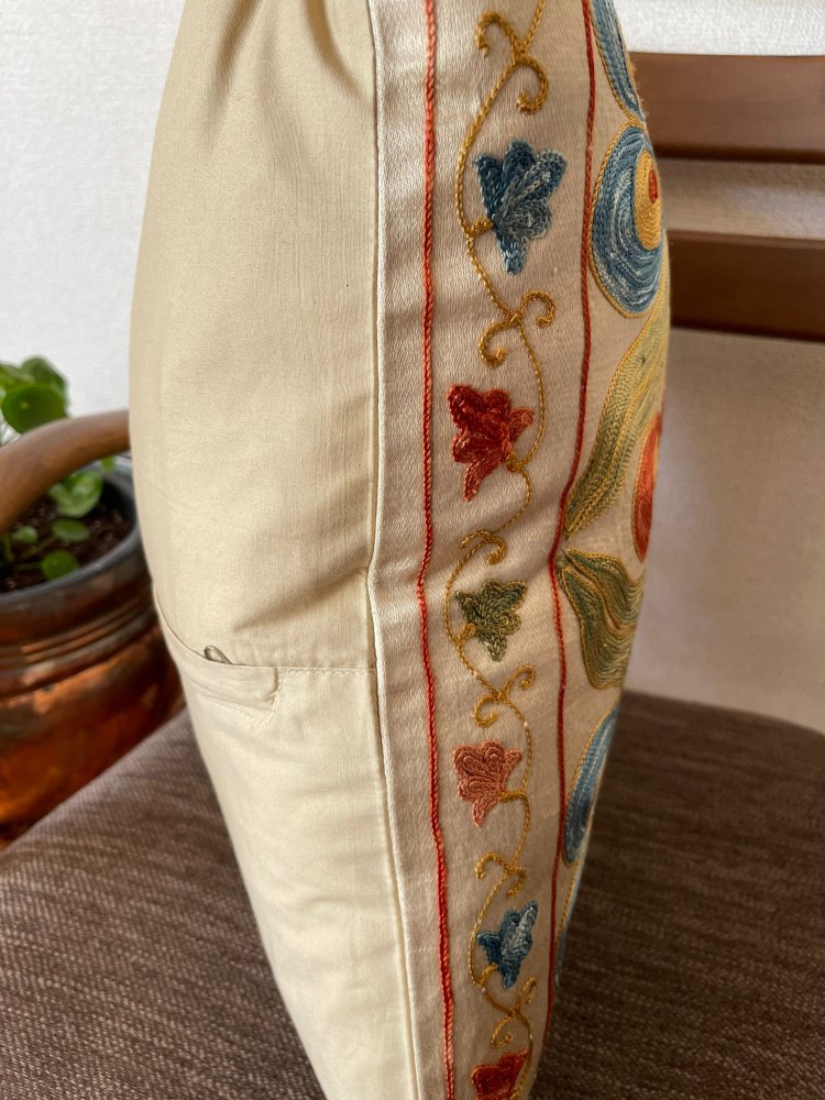 ウズベキスタン製 シルク スザニ刺繍 クッションカバー - クッションカバー