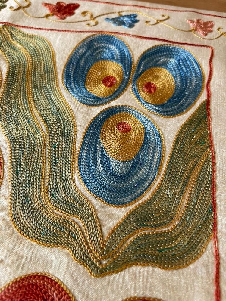 ウズベキスタン伝統刺繍スザニ シルクonシルク クッションカバー ウズベキスタン伝統刺繍スザニ シルクonシルク クッションカバー