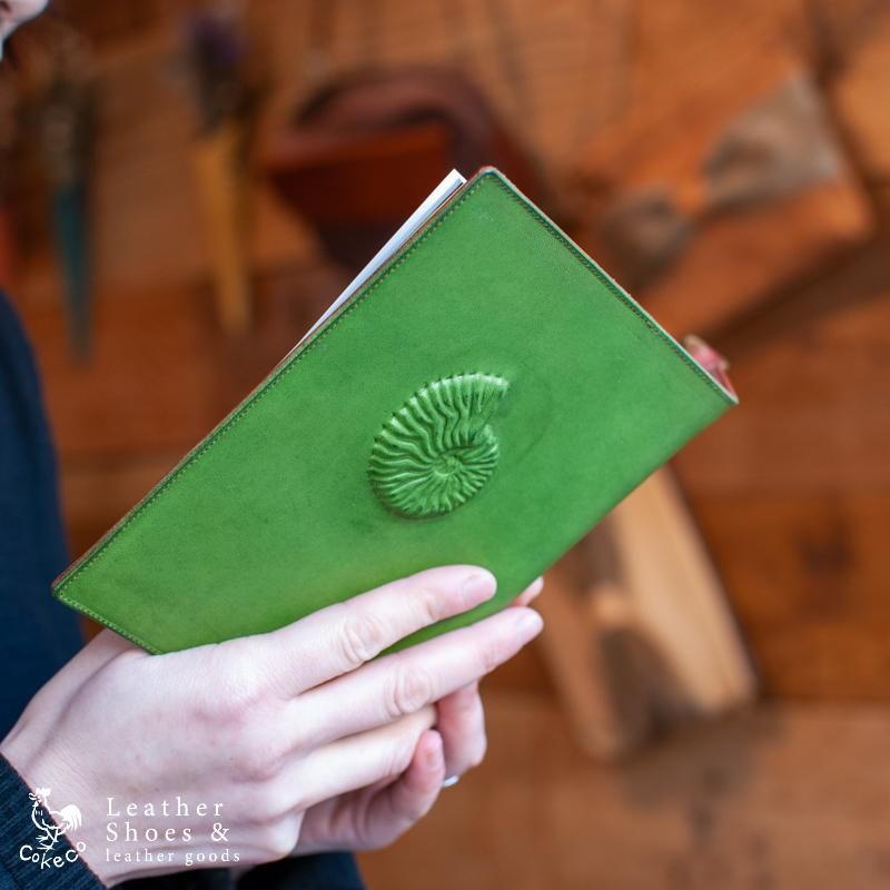 アンモナイト ブックカバー 緑 - cokeco