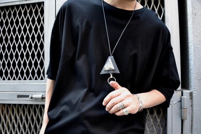 カガリユウスケ（KAGARI YUSUKE）黒壁 スタッズキーネックレスの