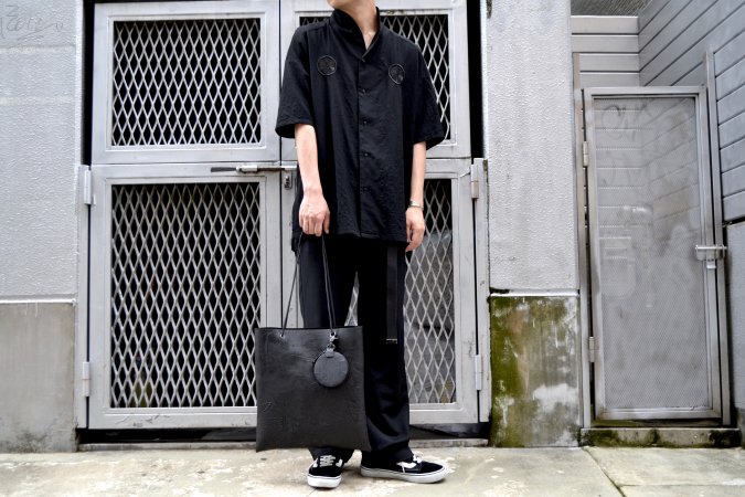 カガリユウスケ（KAGARI YUSUKE）の黒壁 シンプルトートバッグの通販サイト-大阪 堀江 PALETTE art  alive（パレットアートアライヴ）-