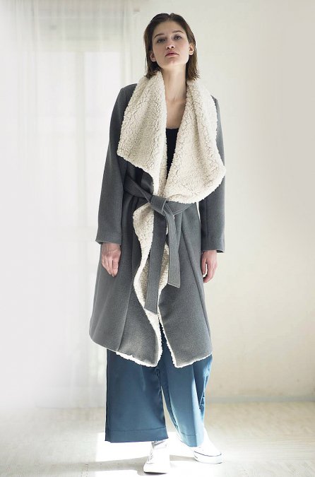 you ozeki（ユウオゼキ）のdrape boa coat（khaki）コートの通販サイト