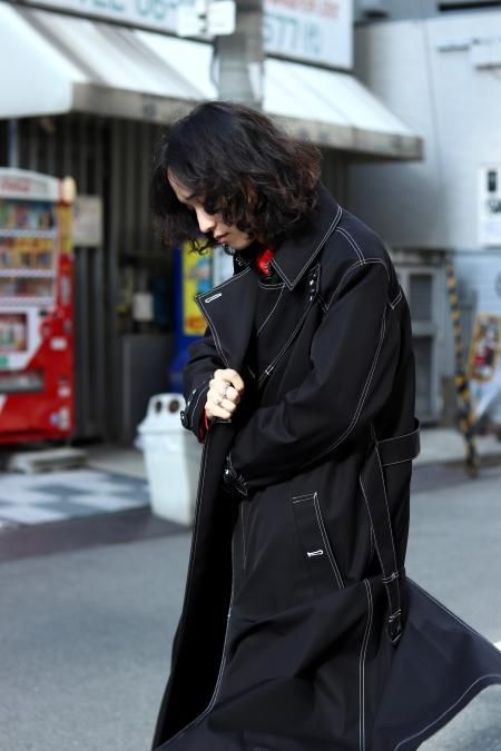 YUKI HASHIMOTO（ユウキ ハシモト）のCROSSOVER TRENCH COAT-BLACK