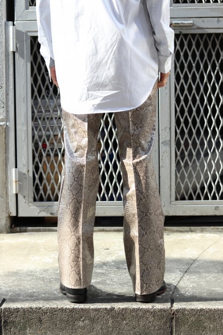 マイナス［ー］MINUS（マイナス）のSUSTAINNABILITY PYTHON TROUSERS-GROICE（フレアトラウザーズ）の通販サイト-大阪  堀江 PALETTE art alive（パレットアートアライヴ）-