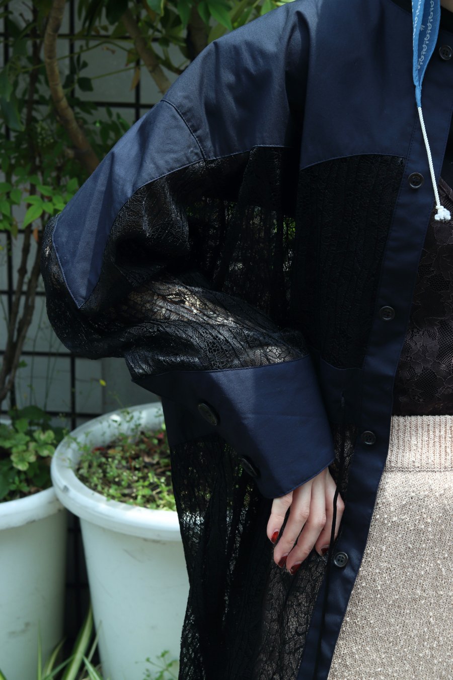 BELPER（ベルパー）のWAVE PLEATED LACE SHIRT JACKET-BLACK（シャツ