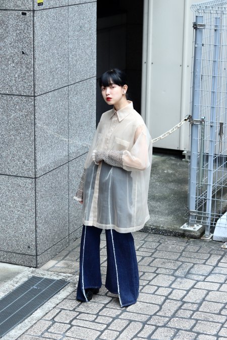 BELPER（ベルパー）のEMBROIDERY GATHERED SHIRT-BEIGE（ギャザー