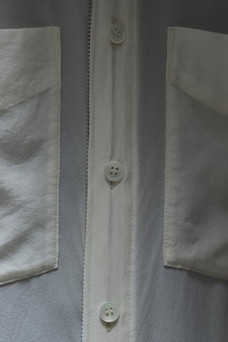 MASU（エムエーエスユー）のZIP-UP SILK SHIRTS-ECRU（シルク