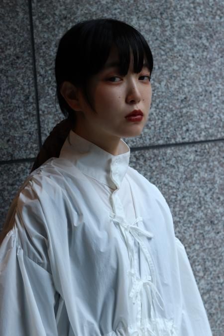 BELPER（ベルパー）のGATHERED NYLON SHIRT-WHITE（ギャザーナイロン 