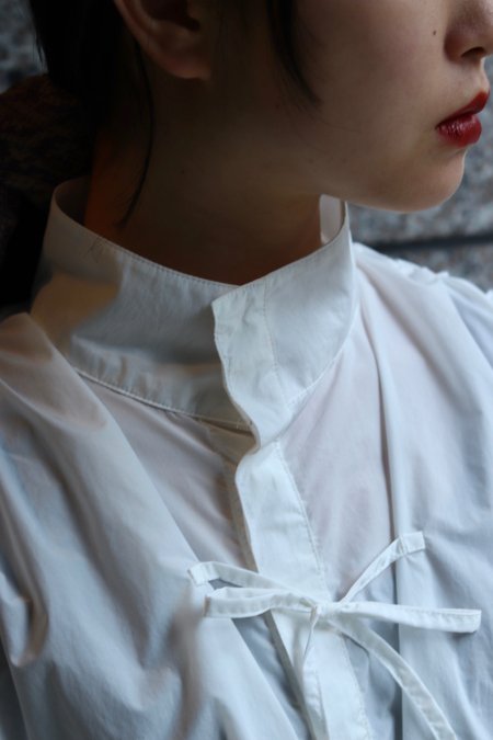 BELPER（ベルパー）のGATHERED NYLON SHIRT-WHITE（ギャザーナイロン