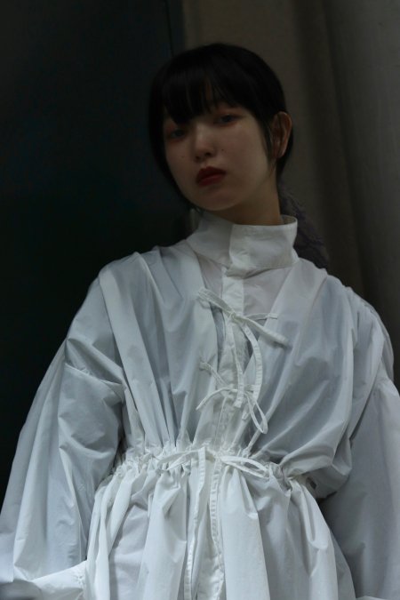 BELPER（ベルパー）のGATHERED NYLON SHIRT-WHITE（ギャザーナイロン 