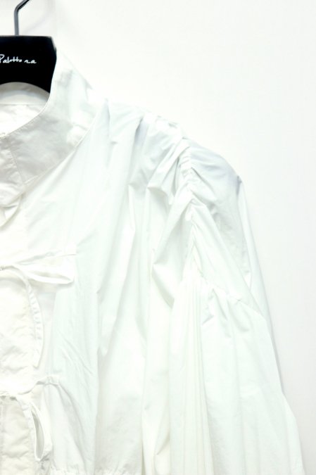 BELPER（ベルパー）のGATHERED NYLON SHIRT-WHITE（ギャザーナイロン