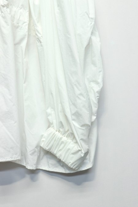 BELPER（ベルパー）のGATHERED NYLON SHIRT-WHITE（ギャザーナイロン