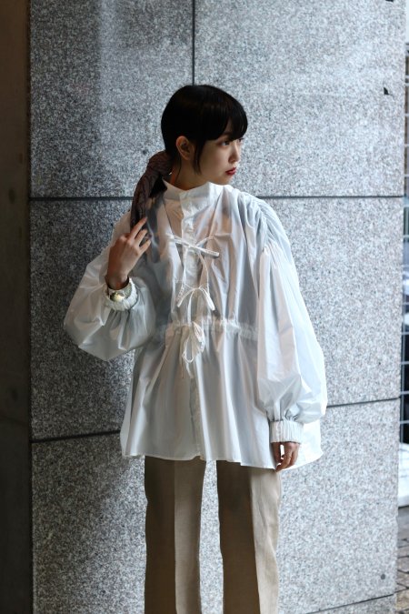 BELPER（ベルパー）のGATHERED NYLON SHIRT-WHITE（ギャザーナイロン