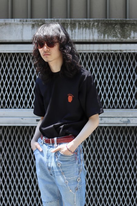 soe（ソーイ）のEmbroidered H/S T-Shirts-BLACK（Tシャツ）の通販